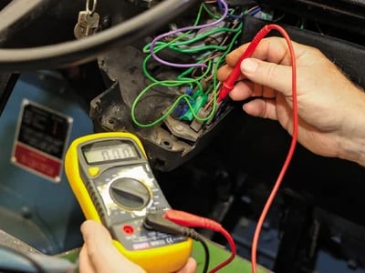 Prüfung ortsfester elektrischer Anlagen für Gewerbeimmobilien: Das müssen Sie wissen